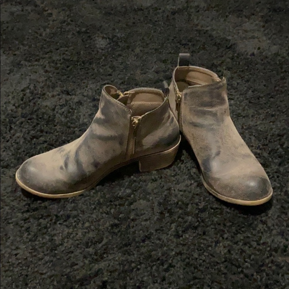 Cute sueded black/brown booties